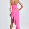 Acelynn Bandeau-Maxikleid mit Cut-outs und Rüschenbesatz in Lollipop Pink Acelynn Bandeau-Maxikleid mit Cut-outs und Rüschenbesatz in Lollipop Pink