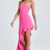 Acelynn Bandeau-Maxikleid mit Cut-outs und Rüschenbesatz in Lollipop Pink Acelynn Bandeau-Maxikleid mit Cut-outs und Rüschenbesatz in Lollipop Pink
