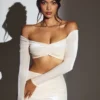 Adele Velvet Off-Shoulder Ruched Crop Top in Elfenbein
