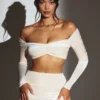 Adele Velvet Off-Shoulder Ruched Crop Top in Elfenbein
