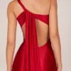 Adelina Asymmetrisches Kleid mit Rückenbinde in Rosarot Adelina Asymmetrisches Kleid mit Rückenbinde in Rosarot