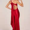 Adelina Asymmetrisches Kleid mit Rückenbinde in Rosarot Adelina Asymmetrisches Kleid mit Rückenbinde in Rosarot