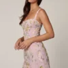 Adia verziertes A-Linien-Minikleid in zartem Rosa Adia verziertes A-Linien-Minikleid in zartem Rosa