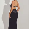 Adriana Maxikleid aus Samt mit Neckholder-Ausschnitt in Tiefschwarz Adriana Maxikleid aus Samt mit Neckholder-Ausschnitt in Tiefschwarz