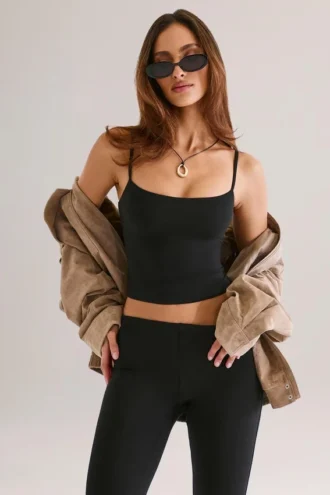 Ailany Modal-Oberteil mit U-Ausschnitt in Schwarz