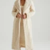 Alaska langer Shearling-Mantel in Creme