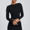 Alia Modal-Oberteil mit Rüschen und langen Ärmeln in Schwarz Alia Modal-Oberteil mit Rüschen und langen Ärmeln in Schwarz