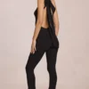 Alira Modal-Jumpsuit mit einer Schulter in Schwarz