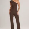 Alouette Modal-Jumpsuit mit einer Schulter in Schokoladenbraun