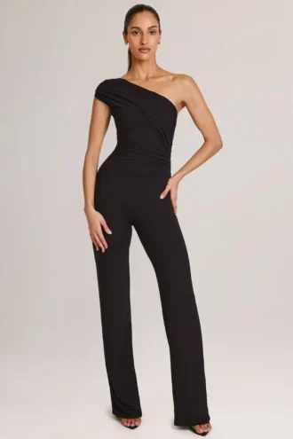 Alouette Modal-Jumpsuit mit einer Schulter in Schwarz Alouette Modal-Jumpsuit mit einer Schulter in Schwarz