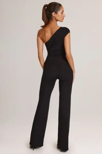 Alouette Modal-Jumpsuit mit einer Schulter in Schwarz Alouette Modal-Jumpsuit mit einer Schulter in Schwarz