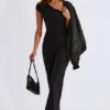 Alouette Modal-Jumpsuit mit einer Schulter in Schwarz