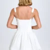 Analise Mini-Korsettkleid mit Biesen und Schnürung in Weiß Analise Mini-Korsettkleid mit Biesen und Schnürung in Weiß