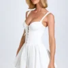 Analise Mini-Korsettkleid mit Biesen und Schnürung in Weiß Analise Mini-Korsettkleid mit Biesen und Schnürung in Weiß