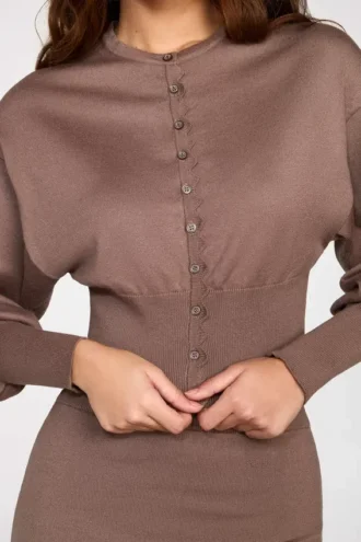 Anele Strick-Cardigan mit langen Ärmeln in Mokka