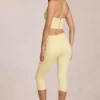 Anessa Capri-Jeans mit mittlerer Leibhöhe in Zitronengelb Anessa Capri-Jeans mit mittlerer Leibhöhe in Zitronengelb