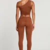 Anona Hose mit mittlerer Leibhöhe aus Modal-Kaschmir-Mischung in Kastanienbraun Anona Hose mit mittlerer Leibhöhe aus Modal-Kaschmir-Mischung in Kastanienbraun