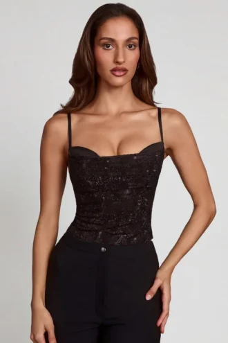 Armelia verziertes Peekaboo-Oberteil mit Wasserfallausschnitt in Schwarz