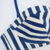 Ascona-Bikinioberteil mit Bügeln, Neckholder und Balconette-Schnitt in marineblauen Streifen Ascona-Bikinioberteil mit Bügeln, Neckholder und Balconette-Schnitt in marineblauen Streifen