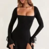 Baize Minikleid mit quadratischem Ausschnitt und langen Ärmeln in Schwarz Baize Minikleid mit quadratischem Ausschnitt und langen Ärmeln in Schwarz