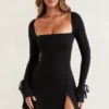 Baize Minikleid mit quadratischem Ausschnitt und langen Ärmeln in Schwarz Baize Minikleid mit quadratischem Ausschnitt und langen Ärmeln in Schwarz