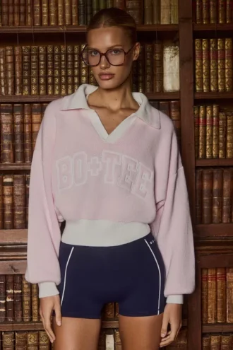 Baumwolljersey-Pullover mit V-Ausschnitt in Oversize-Passform in Puderrosa
