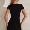Bea Unitard mit Flügelärmeln und quadratischem Ausschnitt in Schwarz Bea Unitard mit Flügelärmeln und quadratischem Ausschnitt in Schwarz