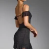 Beaufort Mini-Kleid mit Verzierungen und Cold-Shoulder-Ausschnitt in Schwarz Beaufort Mini-Kleid mit Verzierungen und Cold-Shoulder-Ausschnitt in Schwarz