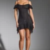 Beaufort Mini-Kleid mit Verzierungen und Cold-Shoulder-Ausschnitt in Schwarz Beaufort Mini-Kleid mit Verzierungen und Cold-Shoulder-Ausschnitt in Schwarz