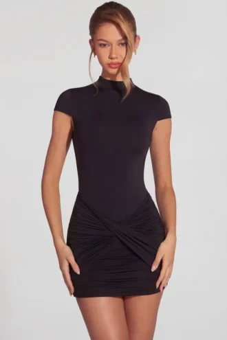 Blair Jersey-Minikleid mit Rollkragen, gerafftem Rücken und rückenfreiem Ausschnitt in Schwarz