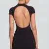 Blair Jersey-Minikleid mit Rollkragen, gerafftem Rücken und rückenfreiem Ausschnitt in Schwarz Blair Jersey-Minikleid mit Rollkragen, gerafftem Rücken und rückenfreiem Ausschnitt in Schwarz