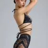 Bonnie Shorts mit Verzierungen und hoher Taille in Schwarz Bonnie Shorts mit Verzierungen und hoher Taille in Schwarz