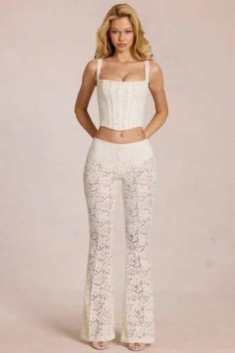 Calista Transparente Spitzenhose mit mittlerer Leibhöhe und ausgestelltem Bein in Elfenbein