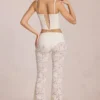 Calista Transparente Spitzenhose mit mittlerer Leibhöhe und ausgestelltem Bein in Elfenbein Calista Transparente Spitzenhose mit mittlerer Leibhöhe und ausgestelltem Bein in Elfenbein