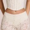 Calista Transparente Spitzenhose mit mittlerer Leibhöhe und ausgestelltem Bein in Elfenbein Calista Transparente Spitzenhose mit mittlerer Leibhöhe und ausgestelltem Bein in Elfenbein