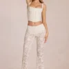 Calista Transparente Spitzenhose mit mittlerer Leibhöhe und ausgestelltem Bein in Elfenbein Calista Transparente Spitzenhose mit mittlerer Leibhöhe und ausgestelltem Bein in Elfenbein
