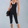 Calla Modal-Capri-Jumpsuit mit Spitzenbesatz  in Schwarz