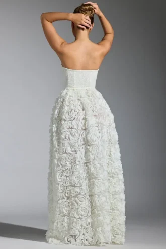Camellia – Korsettkleid mit Blumenapplikationen in Weiß Camellia – Korsettkleid mit Blumenapplikationen in Weiß