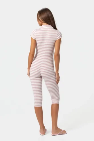 Capri-Jumpsuit aus geripptem Jersey mit rosa Streifen