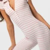 Capri-Jumpsuit aus geripptem Jersey mit rosa Streifen