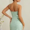 Constance Minikleid mit Verzierungen in Salbei Constance Minikleid mit Verzierungen in Salbei