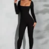 Delanie Jumpsuit mit quadratischem Ausschnitt und langen Ärmeln in Schwarz Delanie Jumpsuit mit quadratischem Ausschnitt und langen Ärmeln in Schwarz