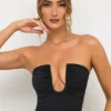 Eevi Jersey-Oberteil mit tiefem Ausschnitt und ohne Träger in Schwarz Eevi Jersey-Oberteil mit tiefem Ausschnitt und ohne Träger in Schwarz