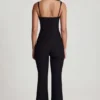 Elanie Jumpsuit mit U-Ausschnitt, Korsett und ausgestelltem Bein in Schwarz Elanie Jumpsuit mit U-Ausschnitt, Korsett und ausgestelltem Bein in Schwarz