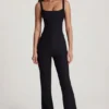 Elanie Jumpsuit mit U-Ausschnitt, Korsett und ausgestelltem Bein in Schwarz Elanie Jumpsuit mit U-Ausschnitt, Korsett und ausgestelltem Bein in Schwarz