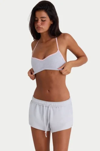 Elastische Minishorts aus gebürstetem Jersey in Nebelgrau