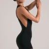 Elin Romper mit hohem Ausschnitt in Schwarz