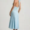 Elonia Halterneck-Midaxi-Kleid mit blauem Blumenprint Elonia Halterneck-Midaxi-Kleid mit blauem Blumenprint