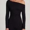 Erisen Modal-Jumpsuit mit schulterfreiem Ausschnitt und langen Ärmeln in Schwarz Erisen Modal-Jumpsuit mit schulterfreiem Ausschnitt und langen Ärmeln in Schwarz