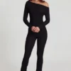 Erisen Modal-Jumpsuit mit schulterfreiem Ausschnitt und langen Ärmeln in Schwarz Erisen Modal-Jumpsuit mit schulterfreiem Ausschnitt und langen Ärmeln in Schwarz